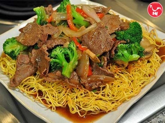 Mì xào thịt thăn heo súp lơ 2