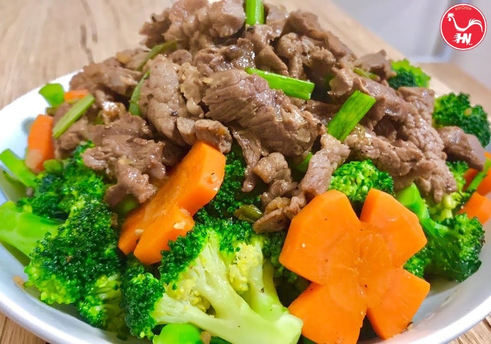 Mì xào thịt thăn heo súp lơ 62a6sa2s