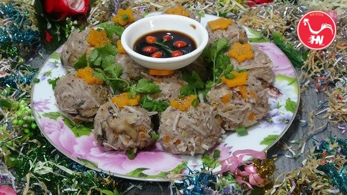 Khoai Môn Chưng Thịt Bào Ngư ấ