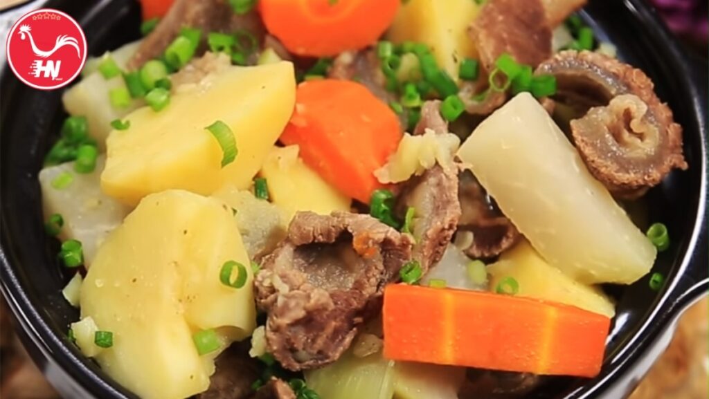 Gân trâu hầm sả khoai tây -1