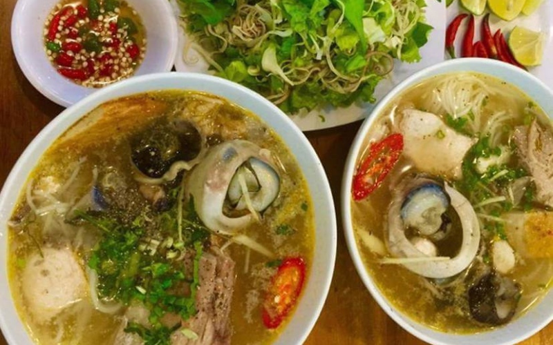 Lẩu mắt cá ngừ măng chua 202205121634017411
